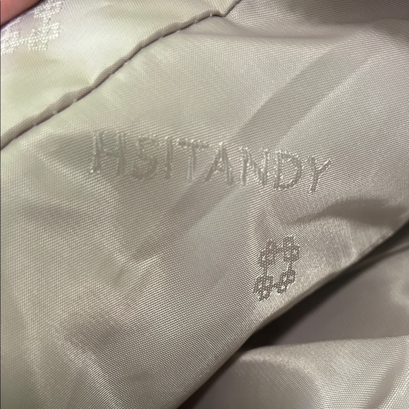 Elegant Quilted Shoulder Bag in Tan - Picture 6 of 6